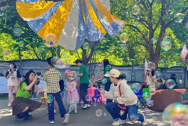 139元的欢乐延期~母亲节带妈妈潜入海底拍一组大片
